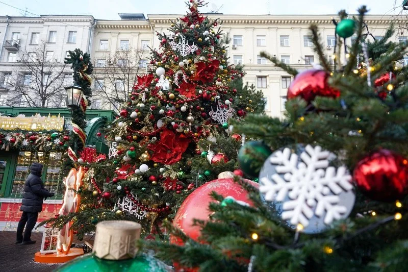 Установка елки на улице: что нужно знать владельцам бизнеса Установка елки на улице: что нужно знать владельцам бизнеса