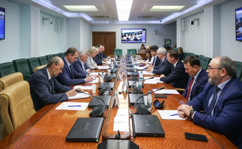 По стандарту предпочтительнее: регионам настоятельно рекомендовано устранить перерасход средств при строительстве школ и стадионов По стандарту предпочтительнее: регионам настоятельно рекомендовано устранить перерасход средств при строительстве школ и стадионов