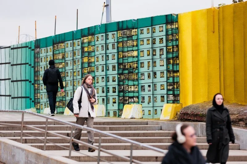 Город как холст: на столичном «Винзаводе» открыли уличную выставку «Городская ось» Город как холст: на столичном «Винзаводе» открыли уличную выставку «Городская ось»