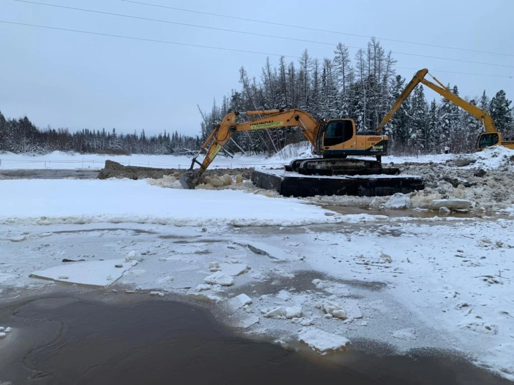 Разработка грунта в устье рек Пуровского района Ямало-Ненецкого автономного округа с использованием плавучего понтона..jpeg