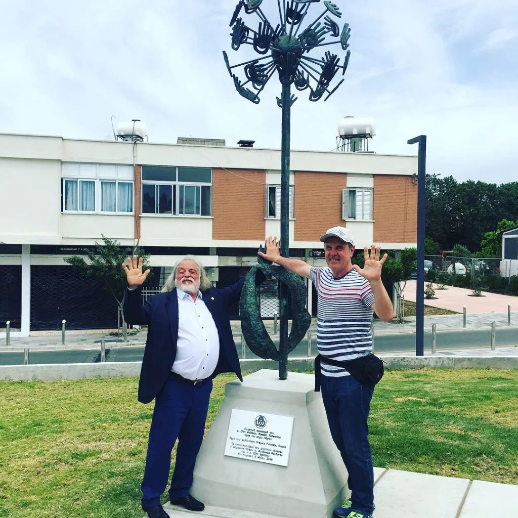 Символ мира и доброты _Одуванчик_ на Кипре, город Пафос 2019.JPG