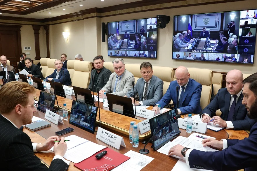 Цифровая трансформация отрасли: в Совфеде обсудили рекомендации по ускорению внедрения ИИ и импортозамещению САПР