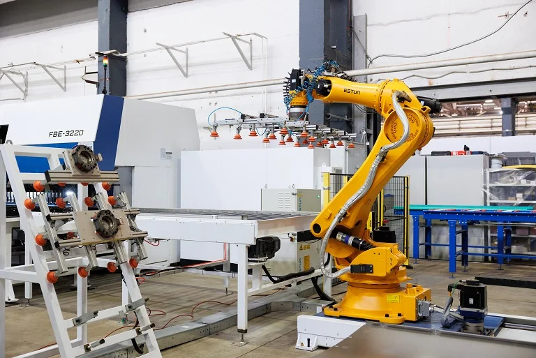 Подъем на высоту: лифтостроительный завод меняет облик городов