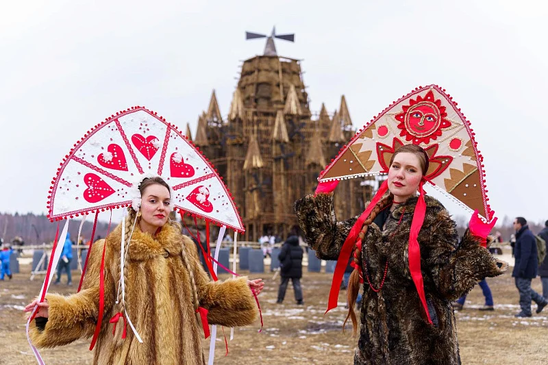 Гори ясно: в Калужской области прошел огненный перформанс в честь Масленицы