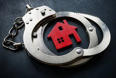 Бизнес-план для мошенников? Отсутствие контроля и фиктивная аккредитация сделали рынок индивидуального жилья удобным для аферистов