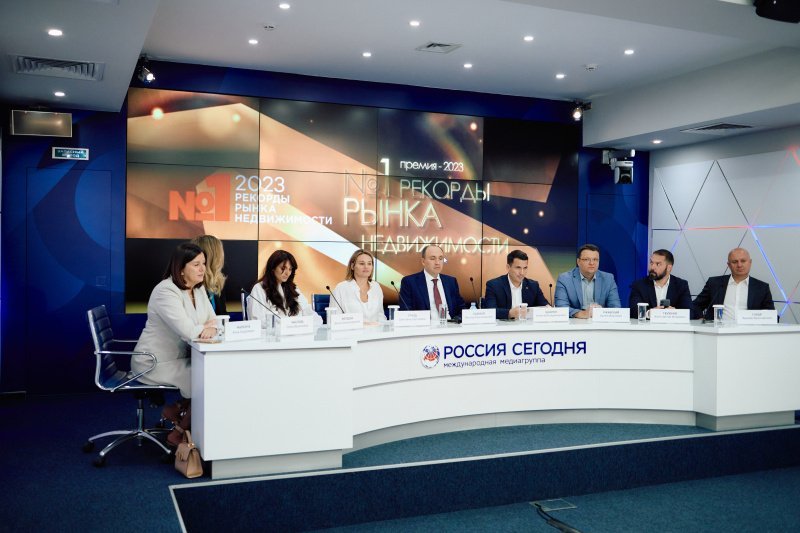 Чемпионы бизнеса: подведены итоги премии «Рекорды Рынка Недвижимости 2023» Чемпионы бизнеса: подведены итоги премии «Рекорды Рынка Недвижимости 2023»