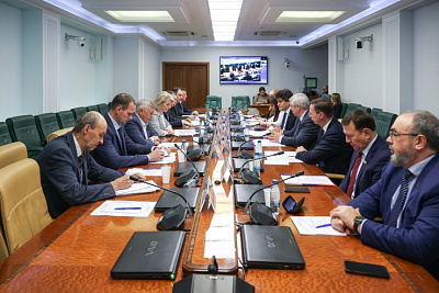 По стандарту предпочтительнее: регионам настоятельно рекомендовано устранить перерасход средств при строительстве школ и стадионов