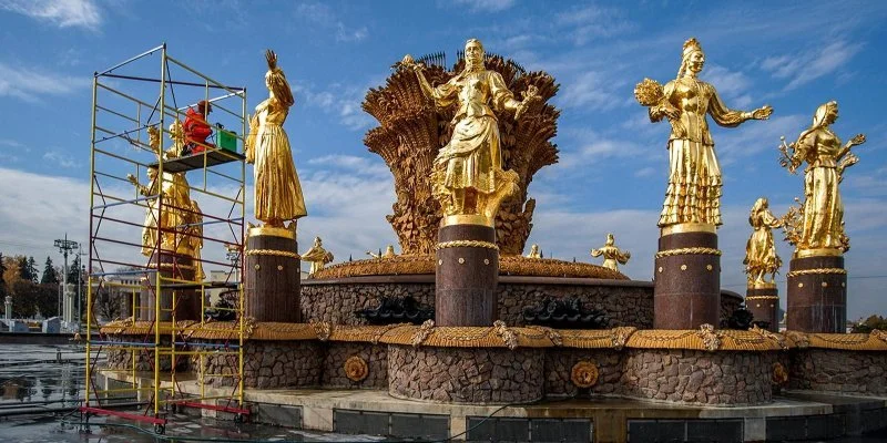 Городские фонтаны начали готовить к новому сезону Городские фонтаны начали готовить к новому сезону