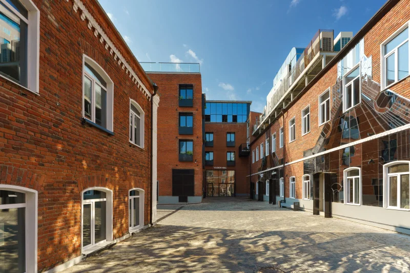 От красного кирпича к живой среде: семь условий, при которых деловой квартал становится точкой притяжения для творцов