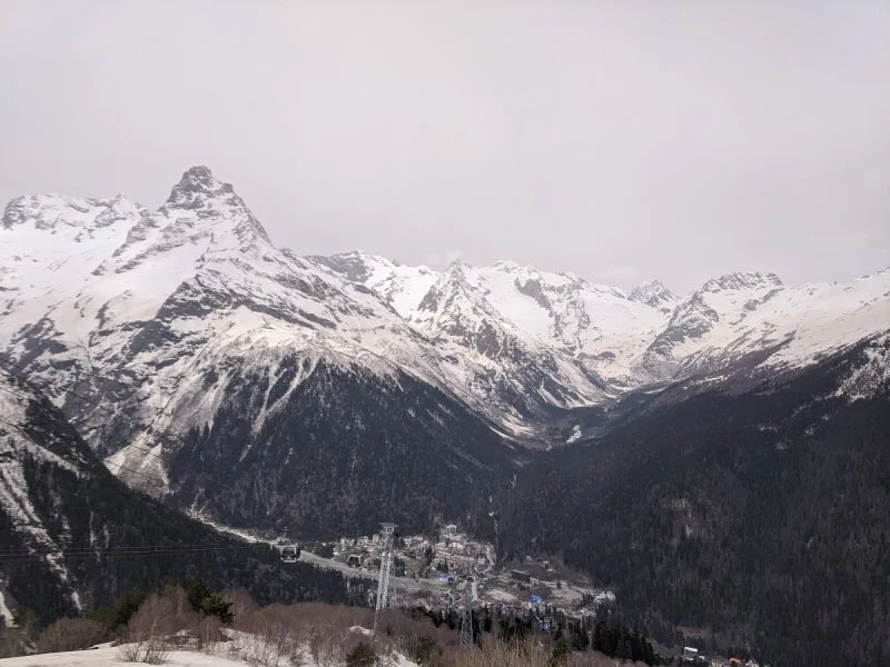 Названа стоимость посуточной аренды жилья в популярных горнолыжных курортах России