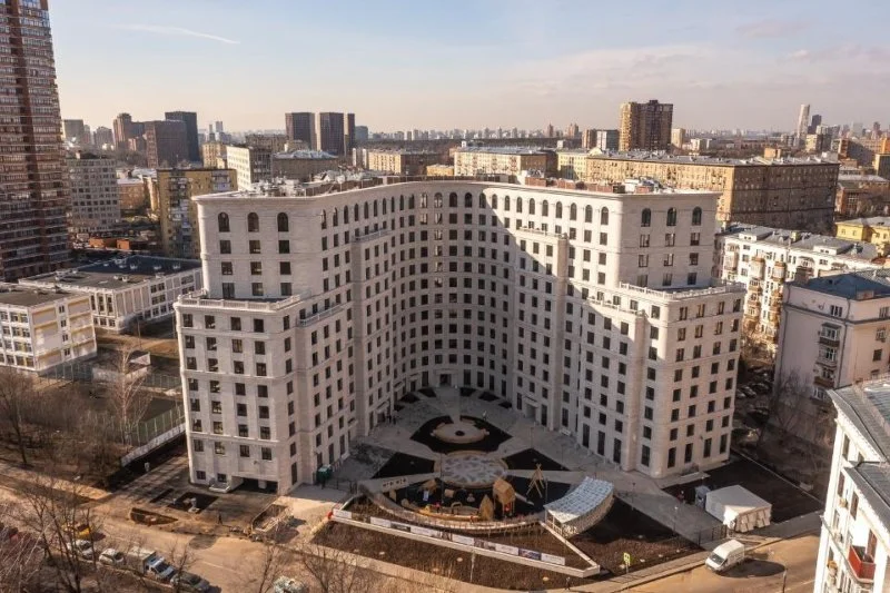 На севере Москвы построили жилой дом в классическом стиле На севере Москвы построили жилой дом в классическом стиле
