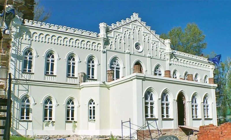 Готическому дому вернули молодость: отреставрирован главный усадебный дом калужской усадьбы Авчурино Готическому дому вернули молодость: отреставрирован главный усадебный дом калужской усадьбы Авчурино