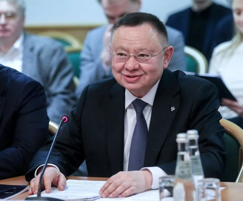 Сверили часы: депутаты Госдумы встретились с главой Минстроя России Сверили часы: депутаты Госдумы встретились с главой Минстроя России