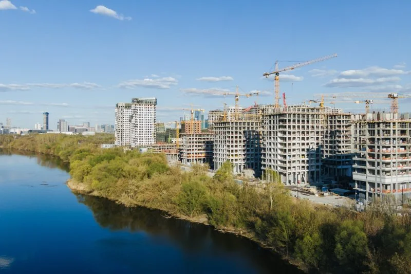 Строители приступили к завершающей стадии монолитных работ в ЖК  «Остров.4»