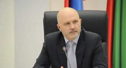 410 28-12-44-52-11_b.jpg