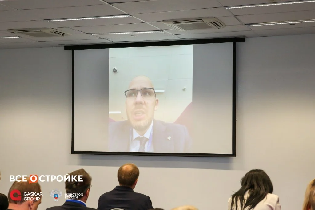 Фото выступления К. Михайлика.jpeg