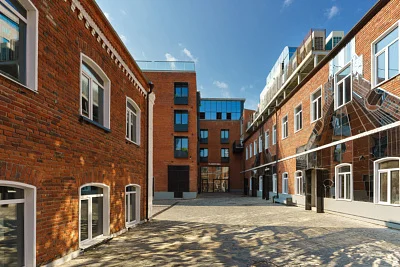 От красного кирпича к живой среде: семь условий, при которых деловой квартал становится точкой притяжения для творцов