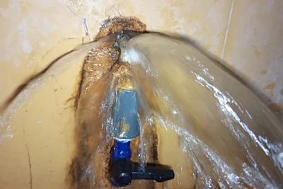 Износ или ошибка: что чаще приводит к авариям в домах