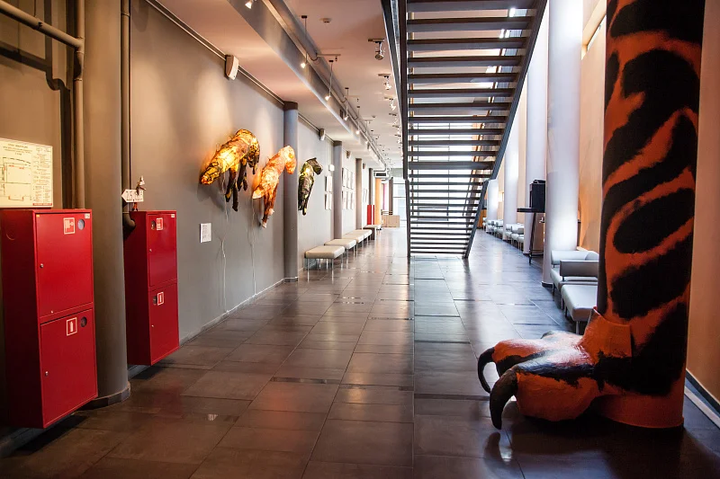 Сцена сложной судьбы