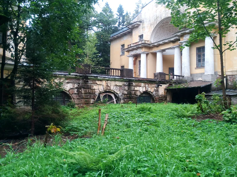 Обесточенный ансамбль 