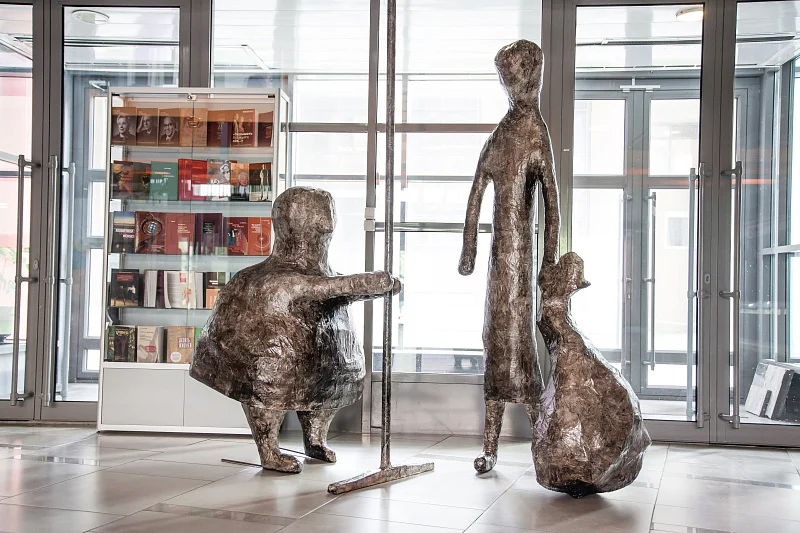 Сцена сложной судьбы