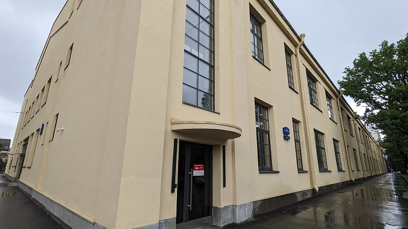 Целлюлитпен ауыратын қарт әйелдердің суреттері