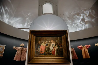 Смотреть иначе: световой дизайн меняет привычные представления о русском костюме