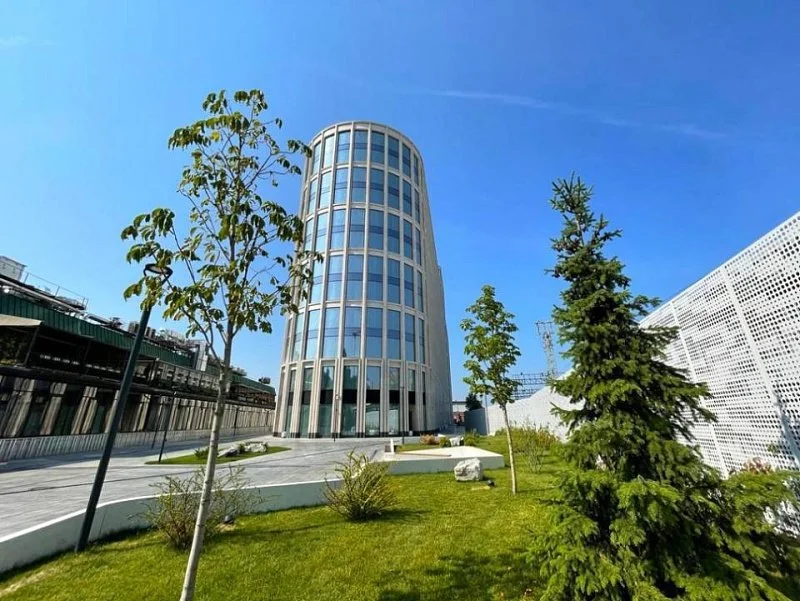 У станции метро «Белорусская» в Москве построили штаб-квартиру для «Тинькофф»