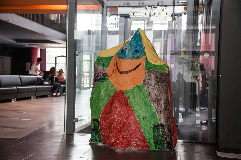 Сцена сложной судьбы