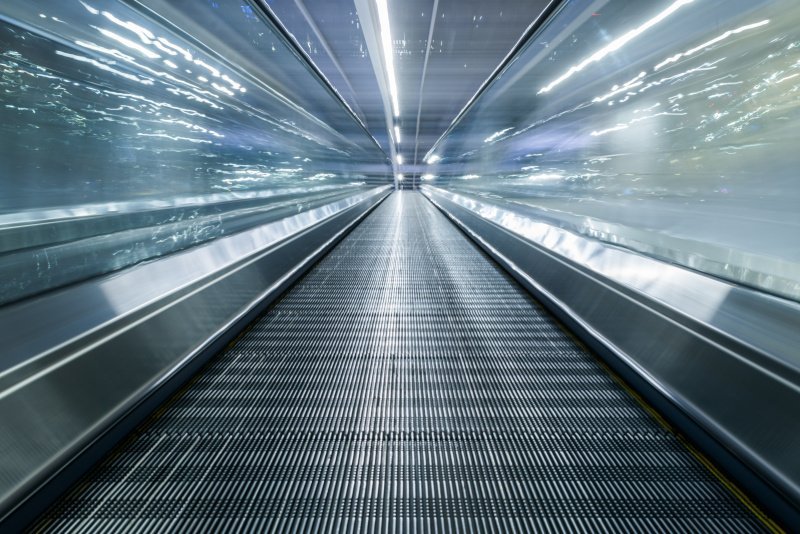 Пассажирский конвейер: в столичной подземке впервые планируют установить траволаторы