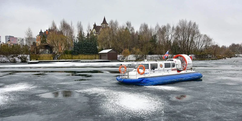 Более 20 судов на воздушной подушке круглосуточно патрулируют московские водоемы