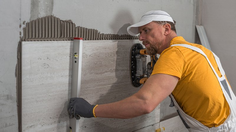 Плиточники возглавили рейтинг самых высокооплачиваемых летних подработок 