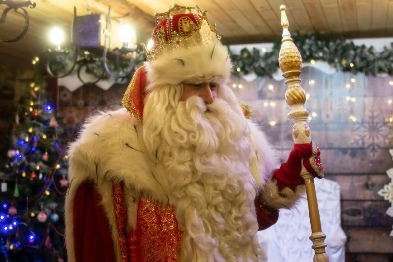 Где живет Дед Мороз? Главный новогодний персонаж обзавелся недвижимостью почти в каждом регионе России