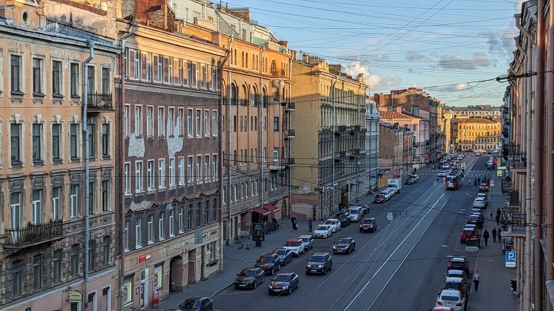 В Москве и Петербурге отмечена противоположная динамика цена на помещения стрит-ретейла