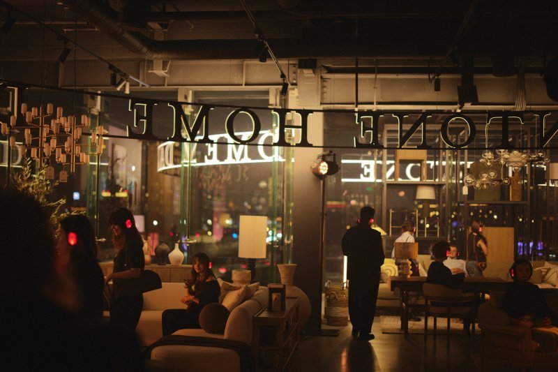 В Москве открылся первый универмаг российского мебельного бренда