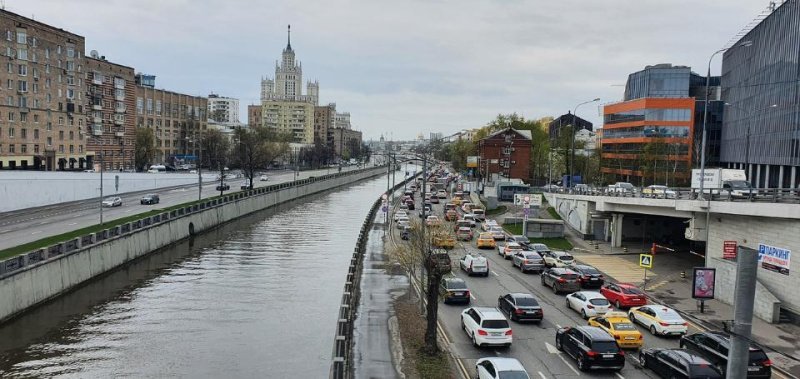Строительство пешеходного моста через Яузу в Москве подстегнуло спрос на стрит-ритейл