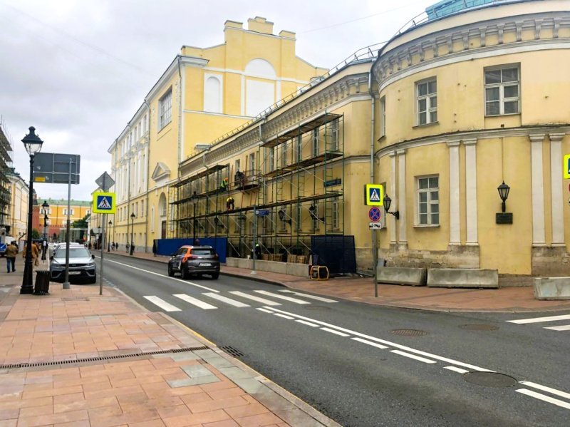На Моховой улице в Москве начался ремонт фасадов зданий МГУ им. М.В. Ломоносова На Моховой улице в Москве начался ремонт фасадов зданий МГУ им. М.В. Ломоносова