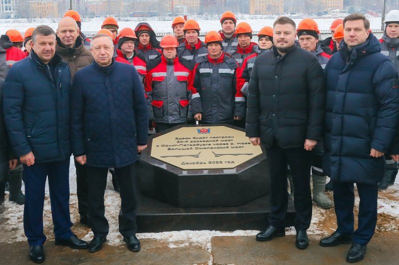 В Петербурге установили закладной камень будущего Большого Смоленского моста В Петербурге установили закладной камень будущего Большого Смоленского моста