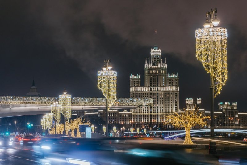 В Москве начались работы по украшению города к Новому году