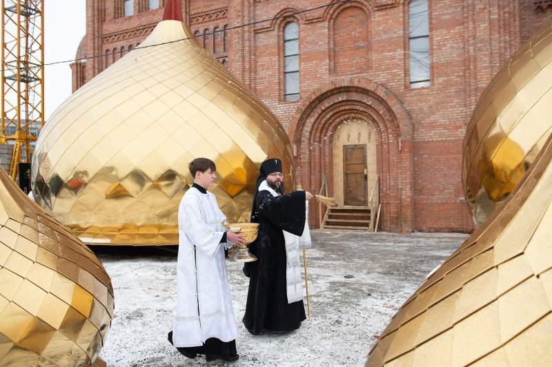 Завершен монтаж главного купола храма Успения Пресвятой Богородицы в Москве