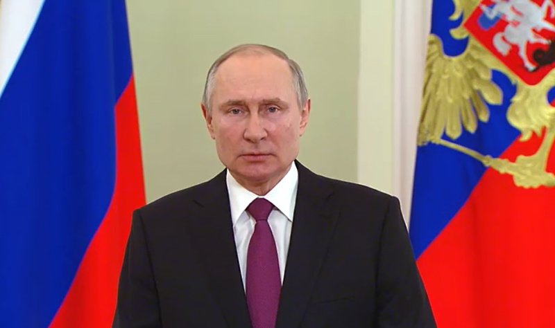 Президент России поручил сократить на треть инвестиционно-строительный цикл