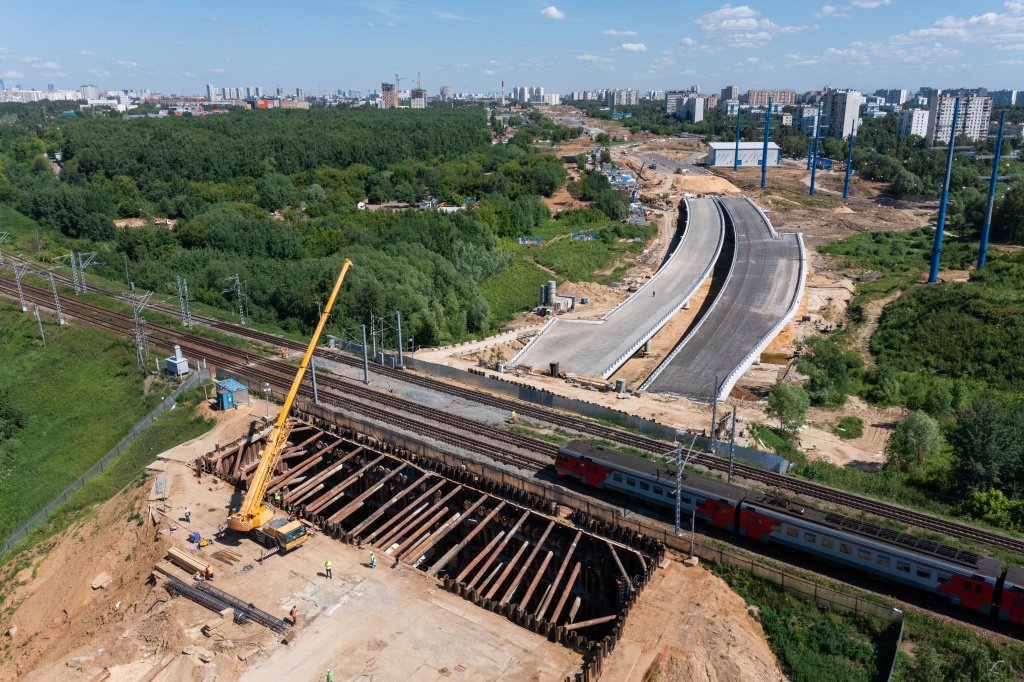 Строительство путепровода тоннельного типа под действующими железнодорожными путями Павелецкого направления