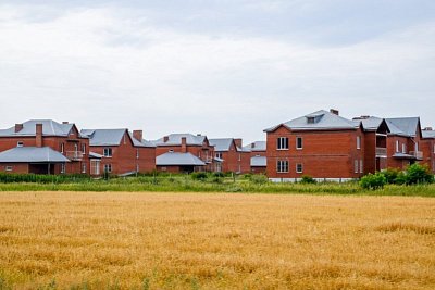 Инструменты развития: на «Малоэтажной России 2025» оценили традиционные и новые механизмы финансирования проектов