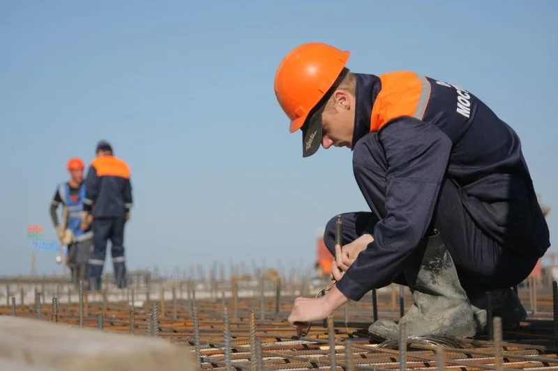 Петербургские строители не готовы к снижению зарплаты ради сохранения работы