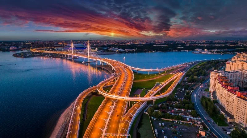 Своей дорогой: Петербург делает ставку на транспорт